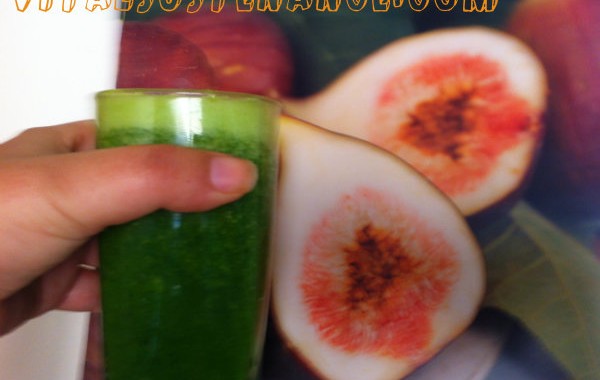 green smoothie and figs