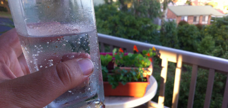 tips for staying cool in the heat, mineral water in the garden